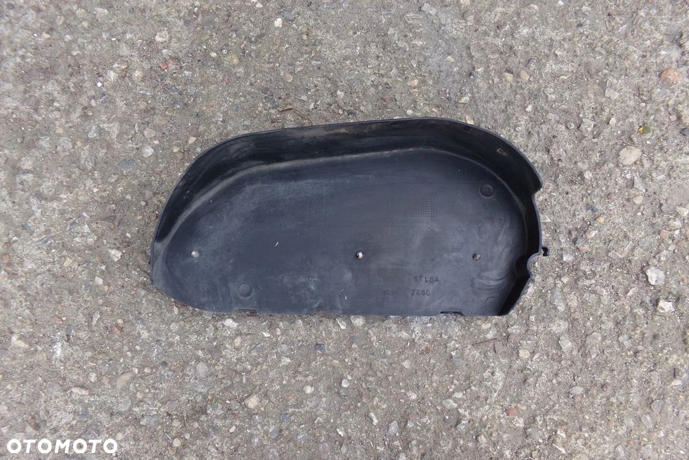 Osłona silnika prawa dolna 5S616775AA Ford Fiesta MK6 lak. 44 - 2