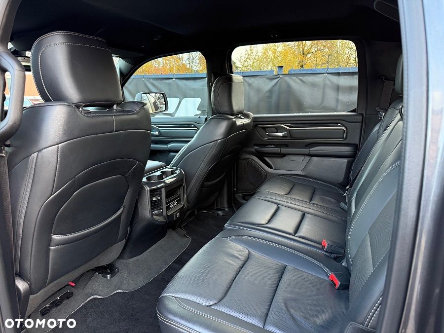 RAM 1500 Crew Cab Sport - 32