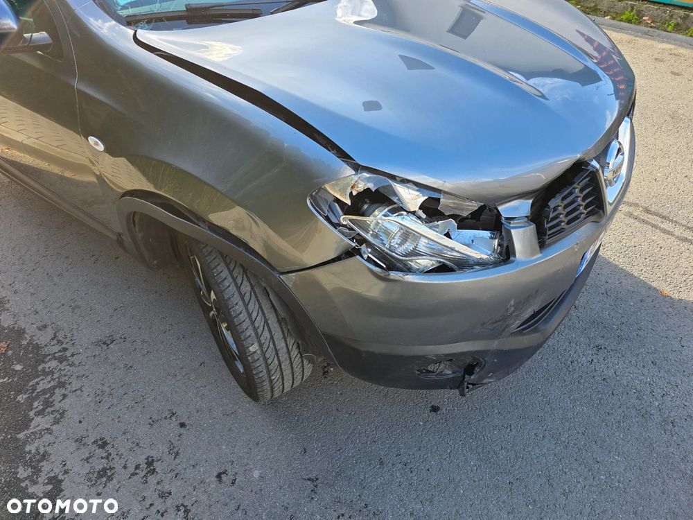 Nissan Qashqai 2.0 dCi 4 x 4 DPF tekna - 33