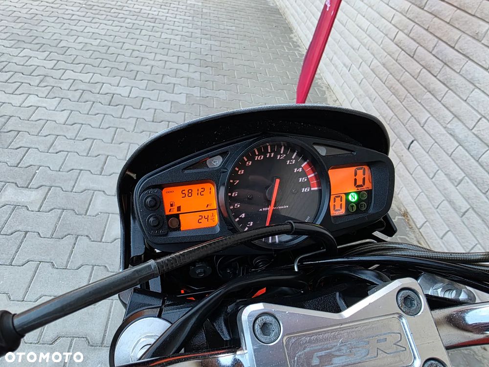 Suzuki GSR - 7