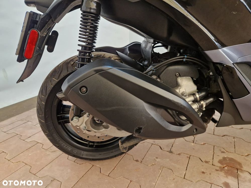 Piaggio MP-3 - 21