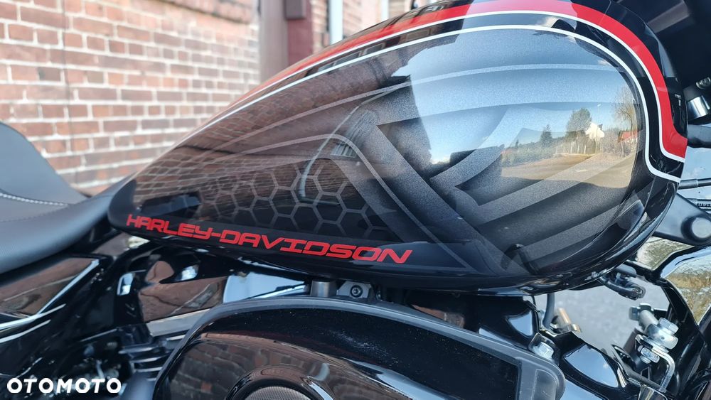 Harley-Davidson Touring Street Glide - 4