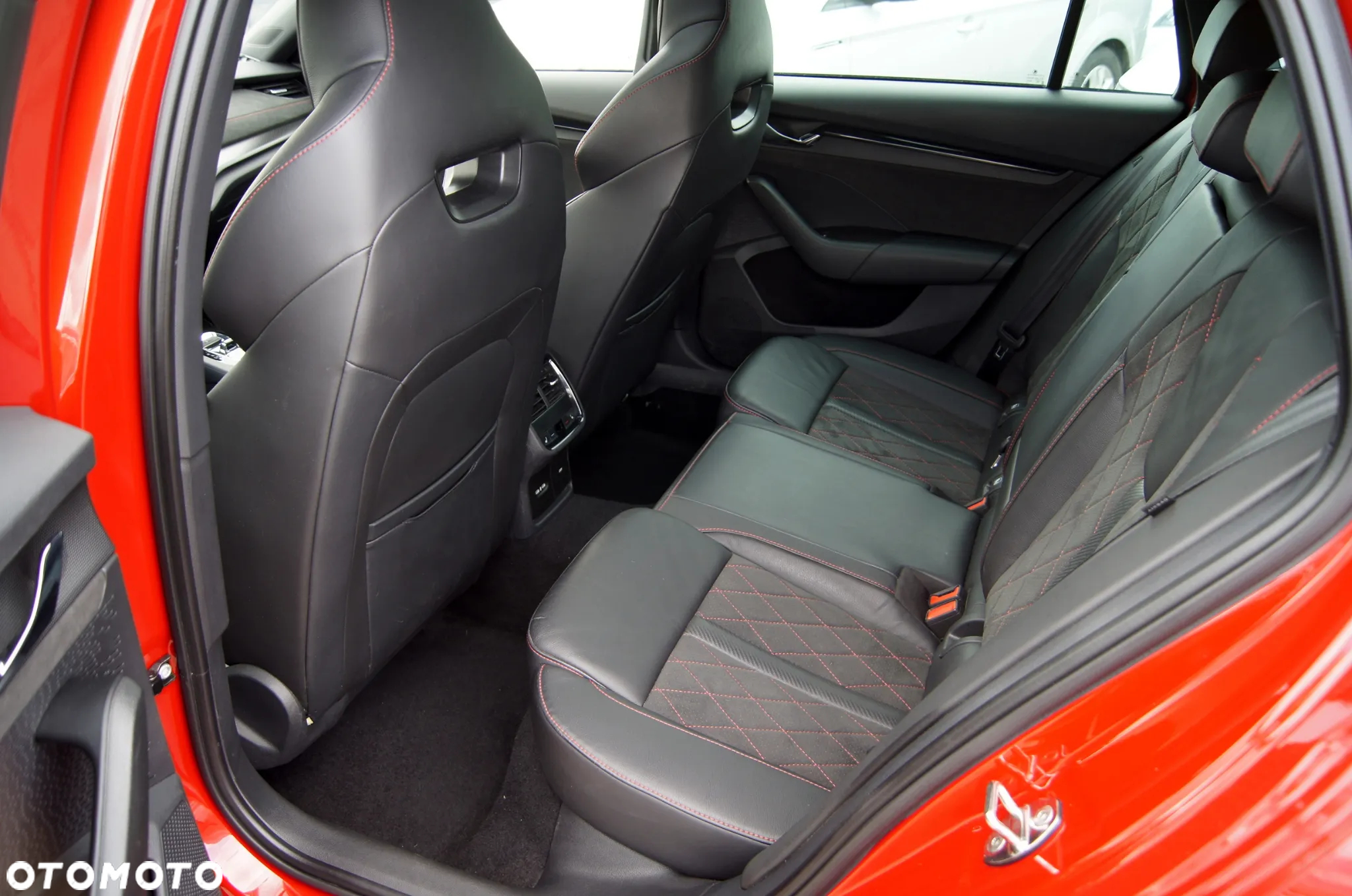 Skoda Octavia Combi 2.0 TSI DSG RS - 9