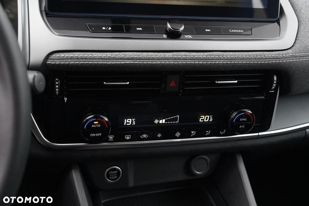 Nissan Qashqai 1.3 DIG-T mHEV N-Connecta Xtronic - 17