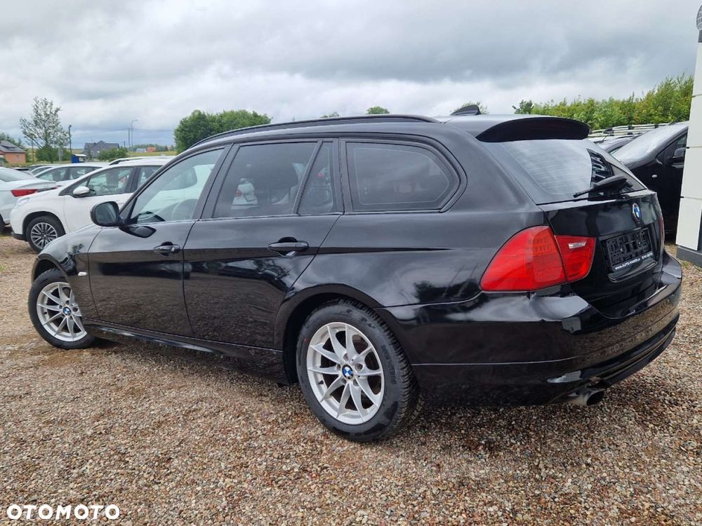 BMW Seria 3 318d Touring - 3