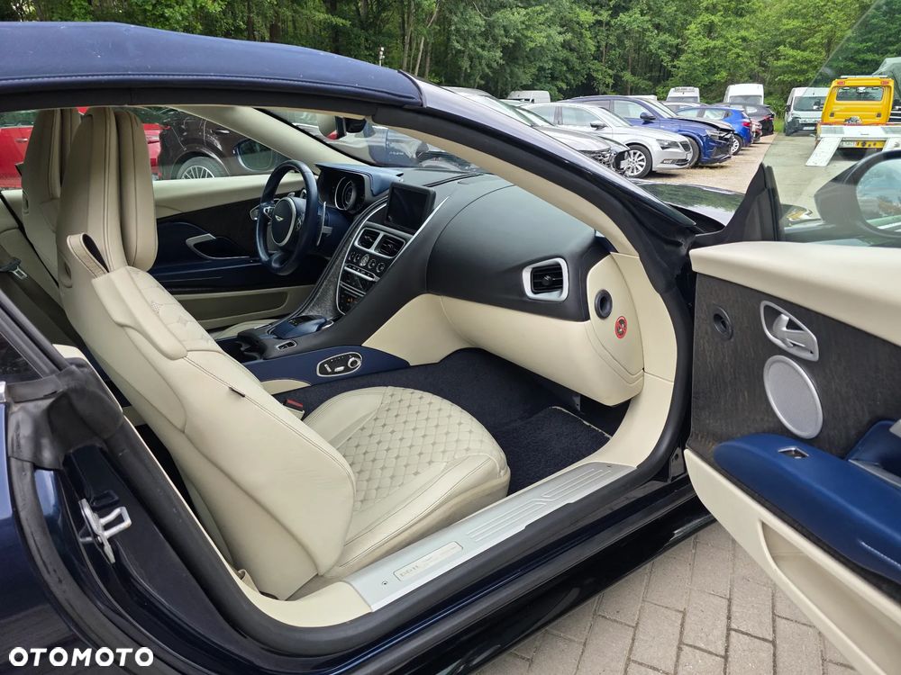 Aston Martin DB11 - 13