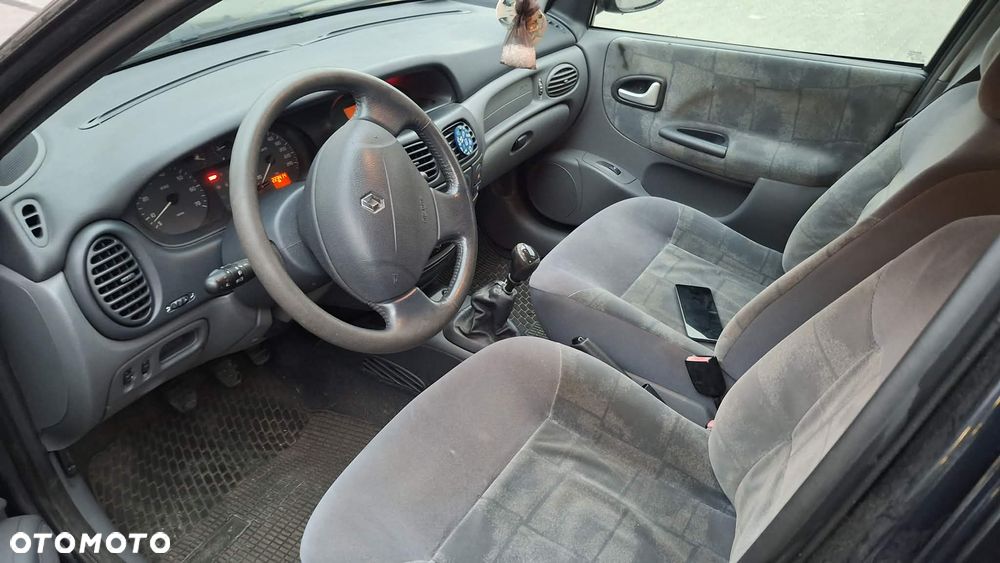Renault Megane 1.6 - 10
