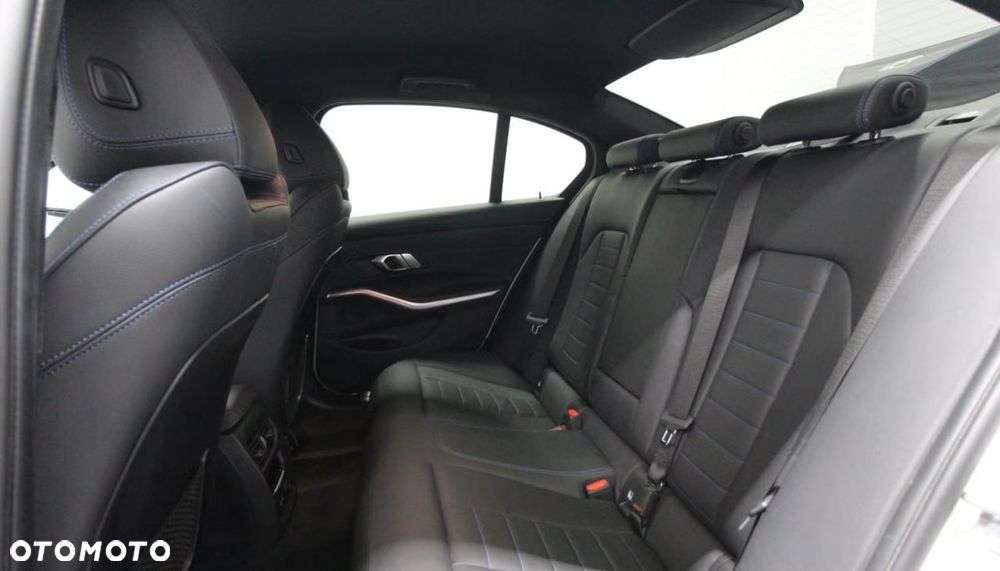 BMW Seria 3 320d xDrive Edition M Sport Shadow - 17