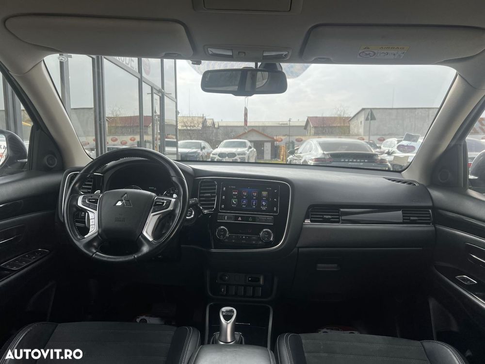 Mitsubishi Outlander - 8