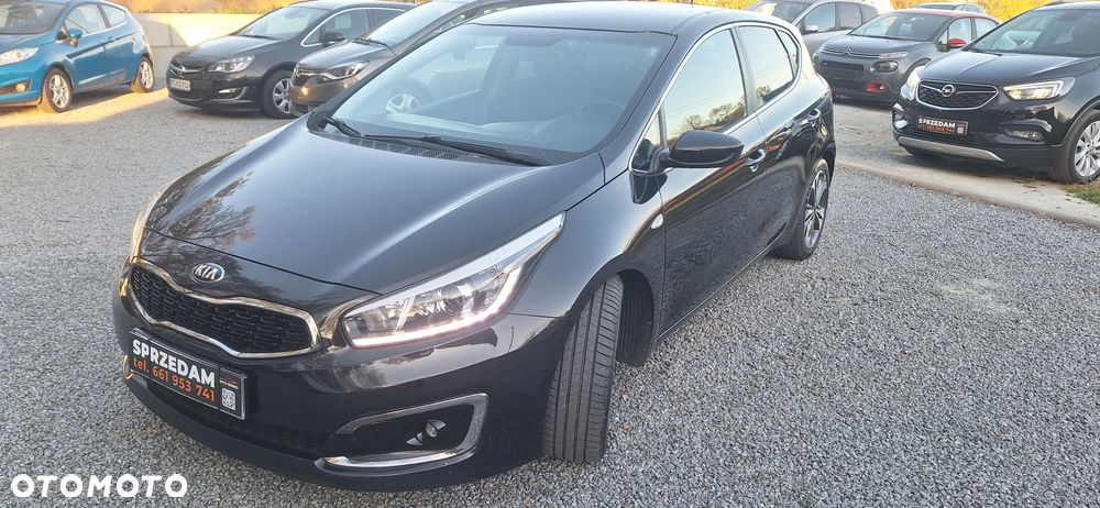 Kia Ceed 1.6 GDI Dream Team Edition - 4