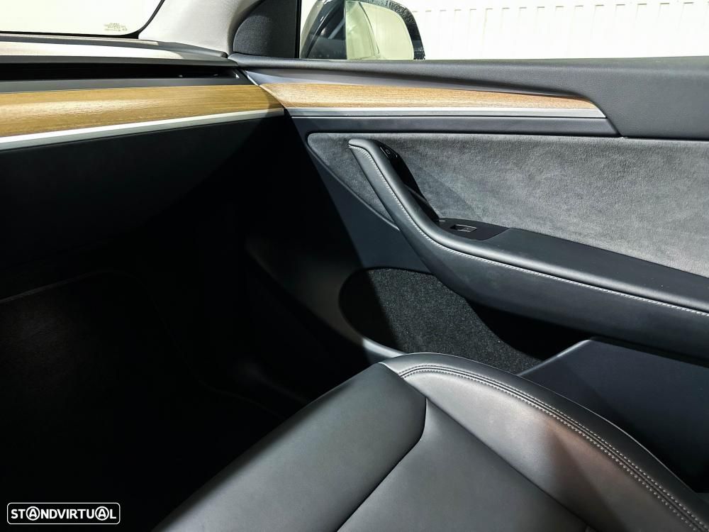 Tesla Model Y Long Range Dual Motor AWD - 49