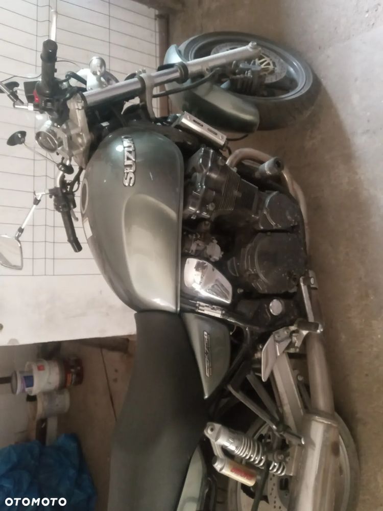 Suzuki GSX - 12
