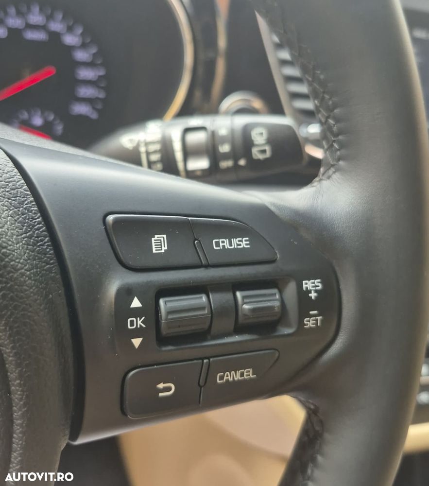 Kia Carnival - 27