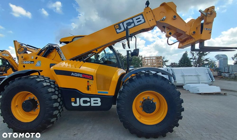 JCB 560-80 Agri Pro - 12