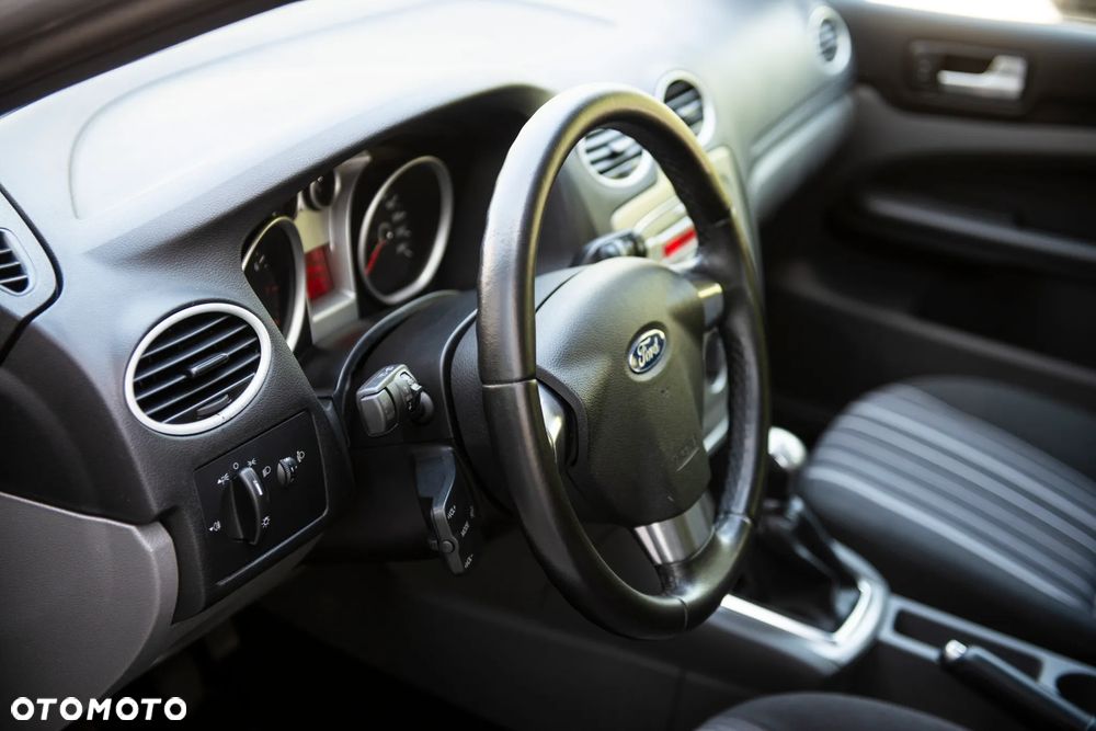 Ford Focus 1.6 16V Style - 19