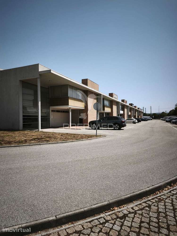 Fantastico armazem em Albergaria-a-Velha com 471m zona Industrial - Grande imagem: 2/31