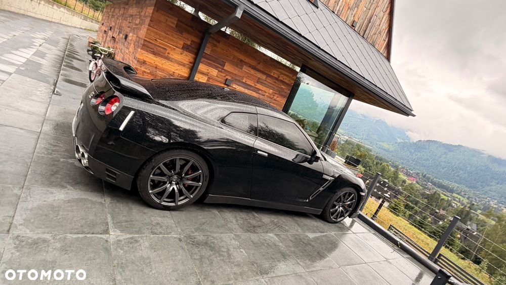 Nissan GT-R - 14