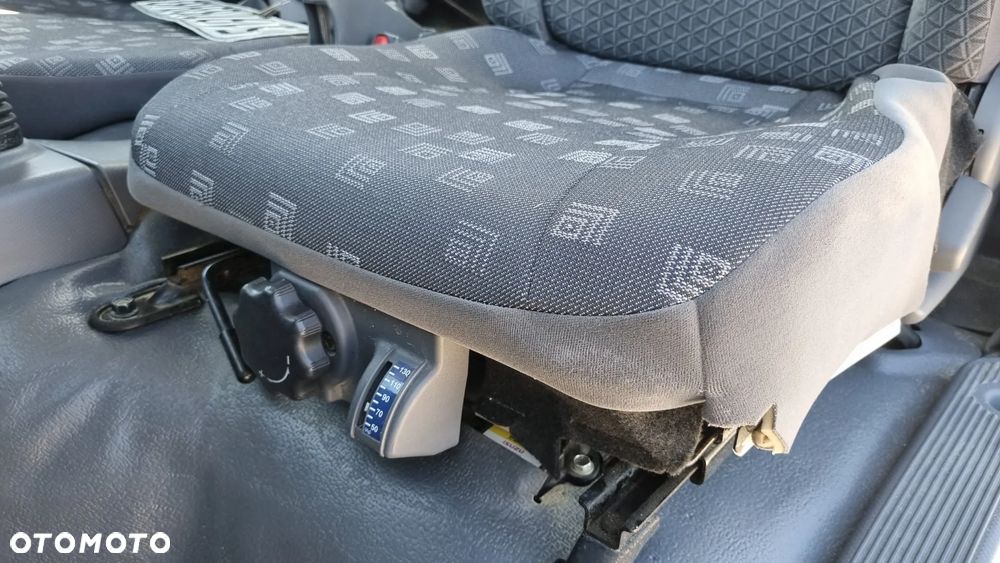 Isuzu M21 - 33