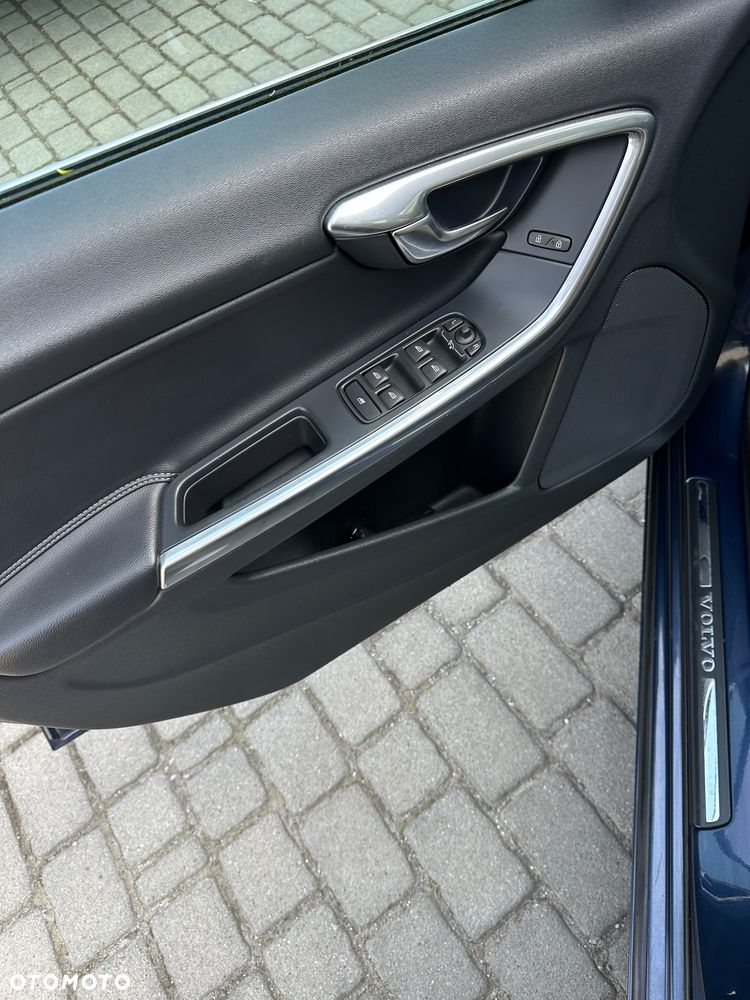 Volvo V60 D4 Momentum - 12