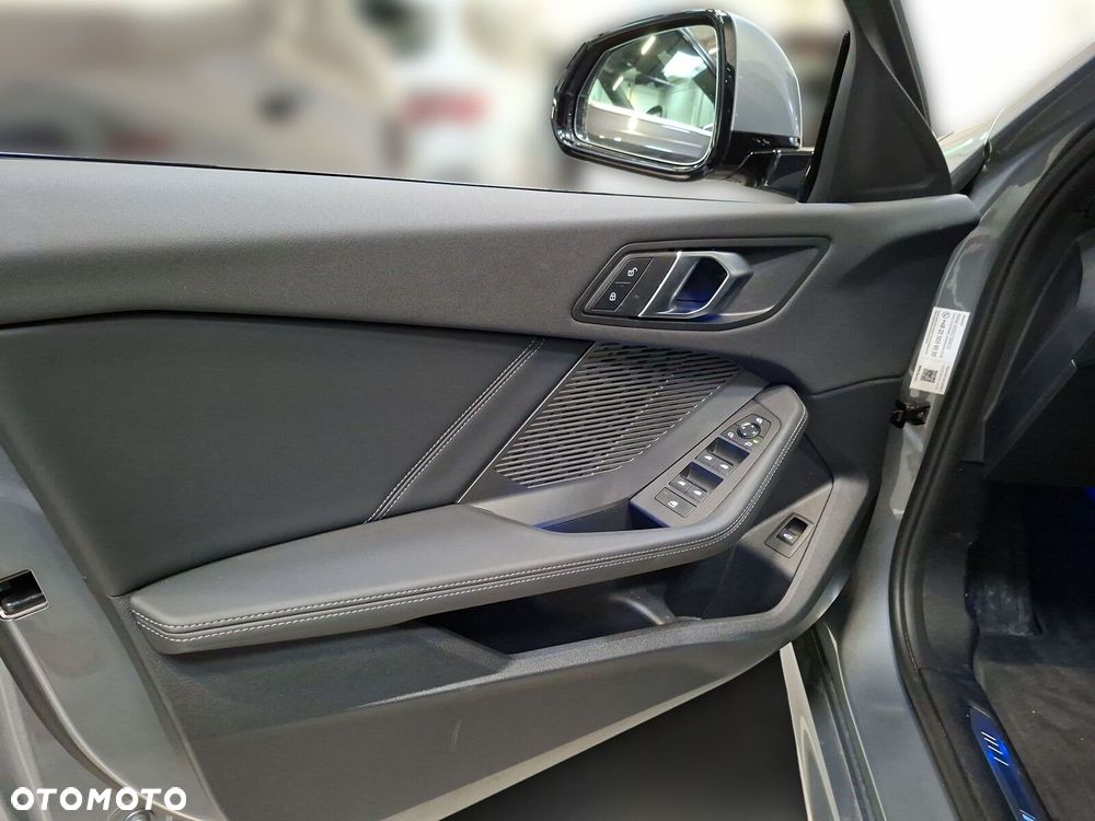 BMW Seria 1 120 mHEV - 12