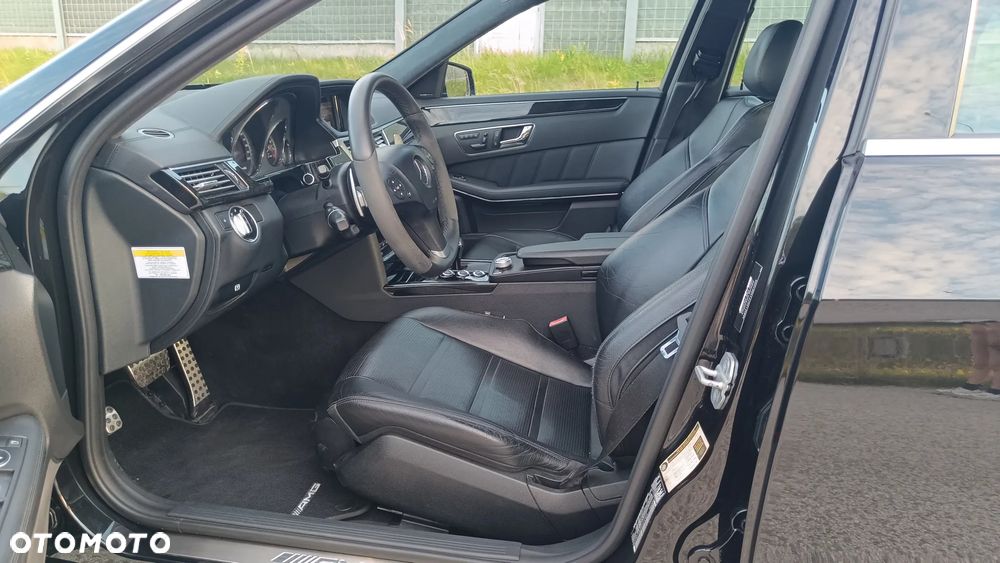 Mercedes-Benz Klasa E 63 AMG - 16