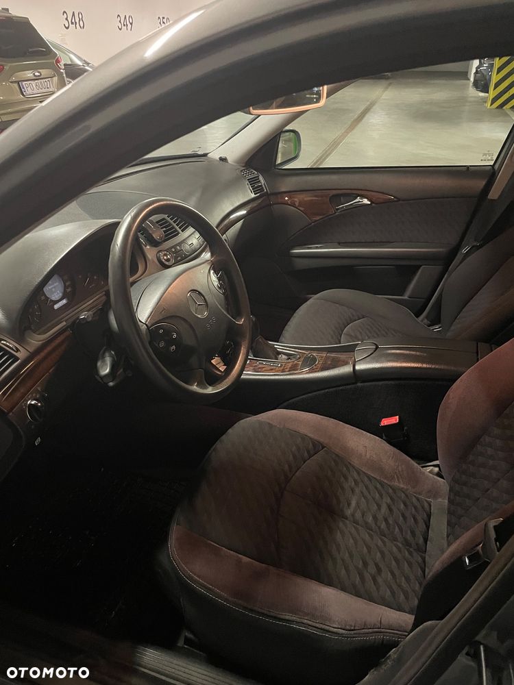 Mercedes-Benz Klasa E 280 CDI T Classic - 20