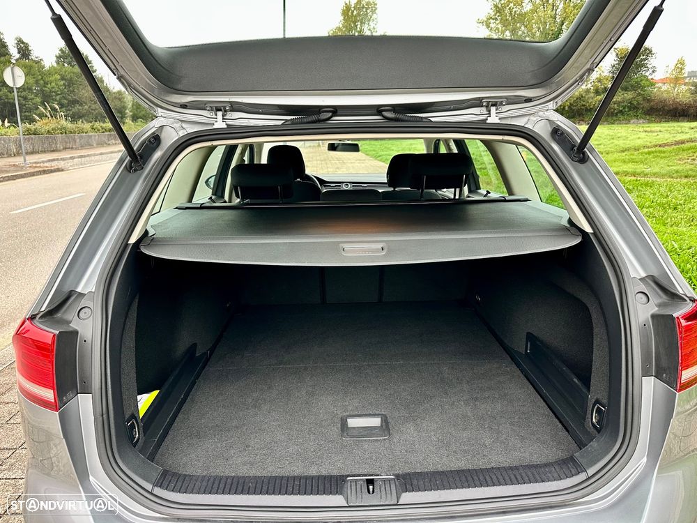 VW Passat Variant 1.6 TDI Confortline - 24