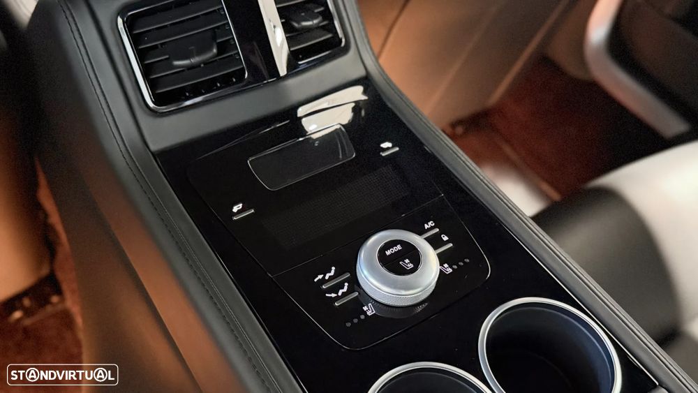 Aston Martin Rapide V12 Touchtronic III S - 34