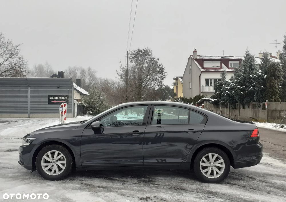 Volkswagen Passat - 2