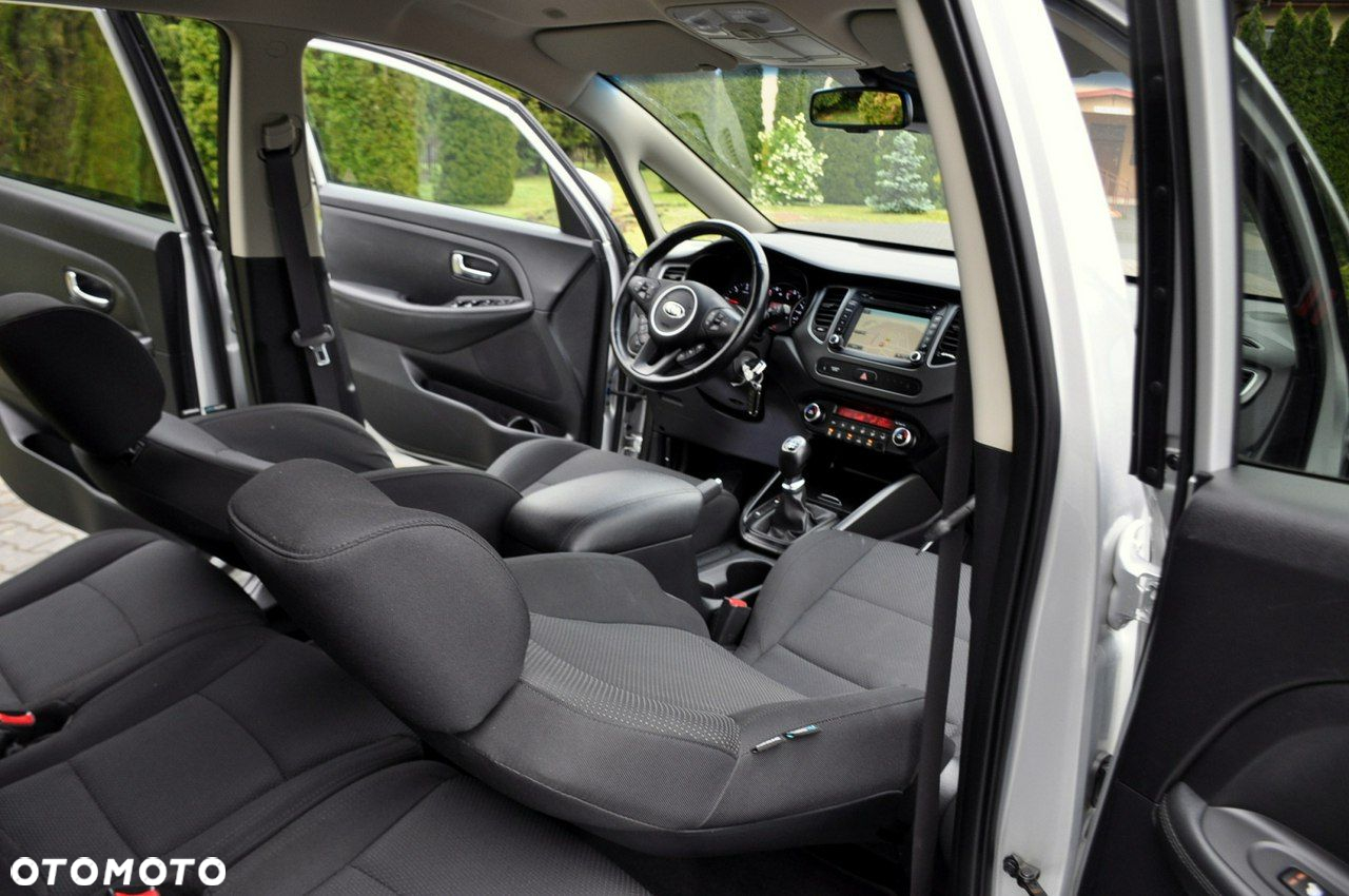 Kia Carens - 24