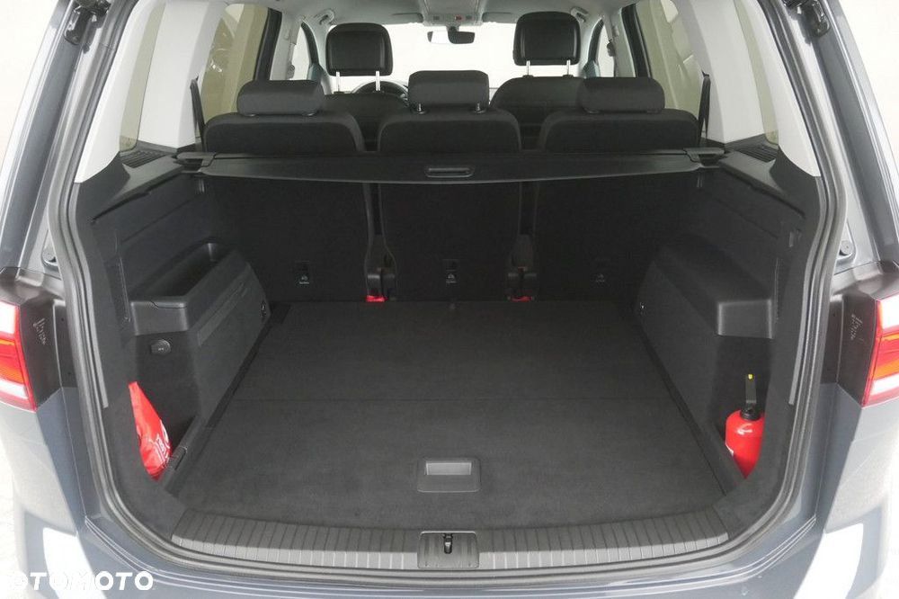 Volkswagen Touran - 16