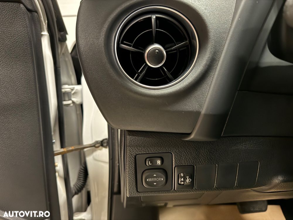 Toyota Auris 1.8 VVT-i Hybrid Automatik Touring Sports Team Deutschland - 17