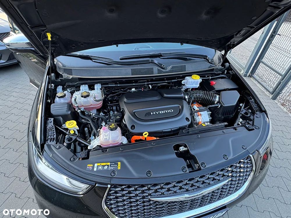 Chrysler Pacifica - 8