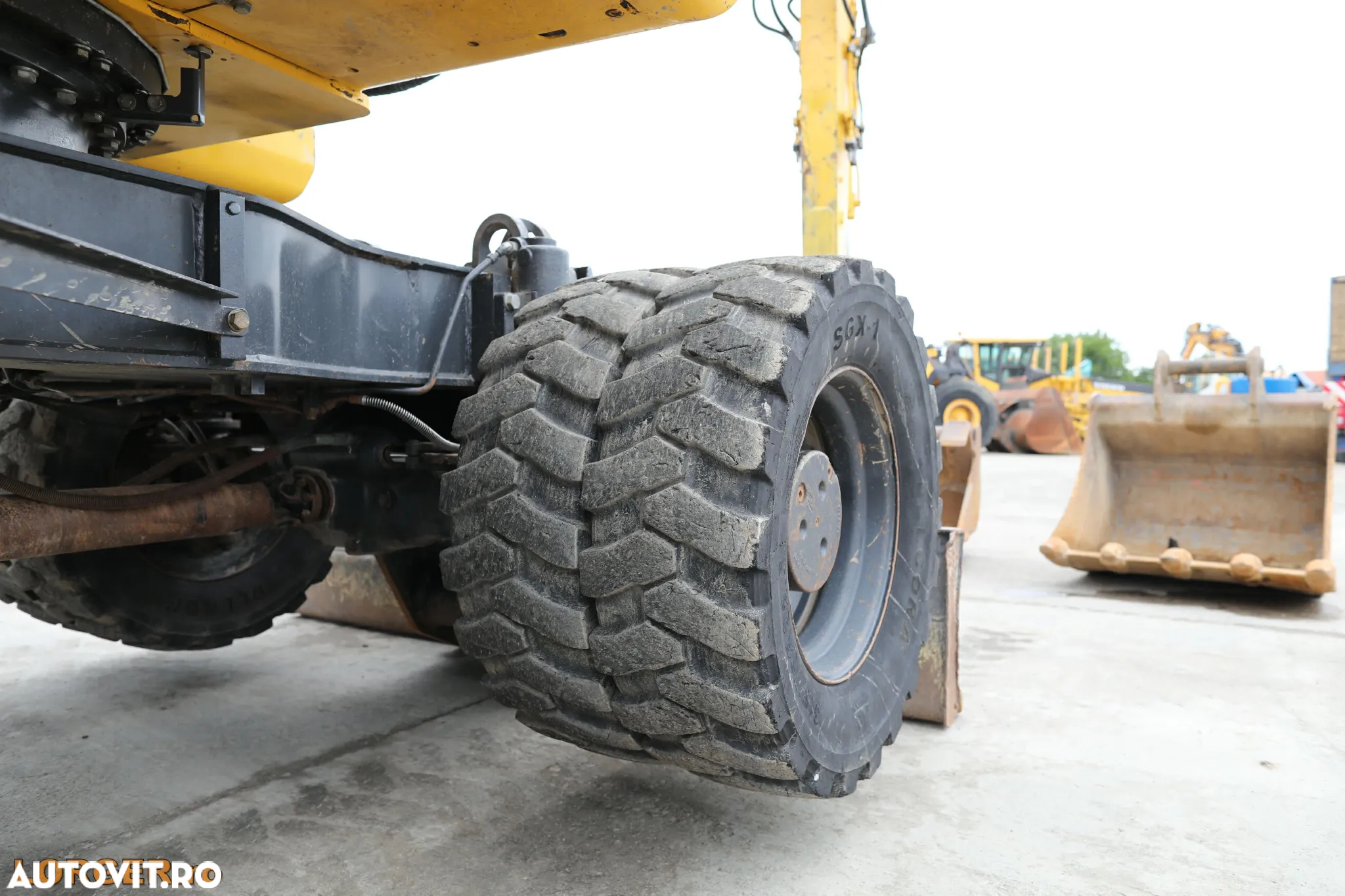 Komatsu PW148-10 - 13