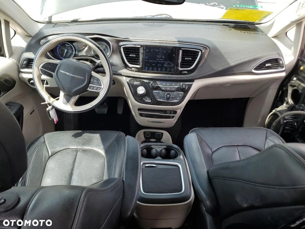 Chrysler Pacifica - 7