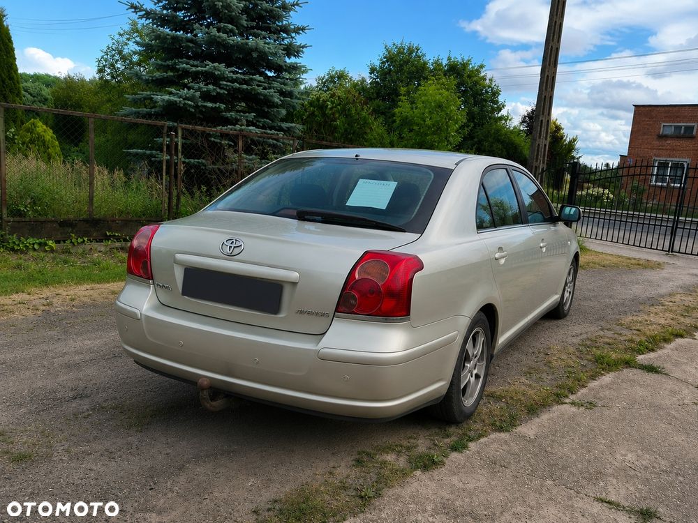 Toyota Avensis - 2