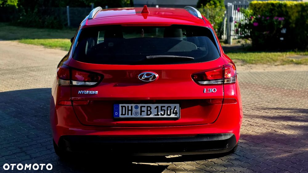 Hyundai i30 blue 1.6 CRDi Passion - 11