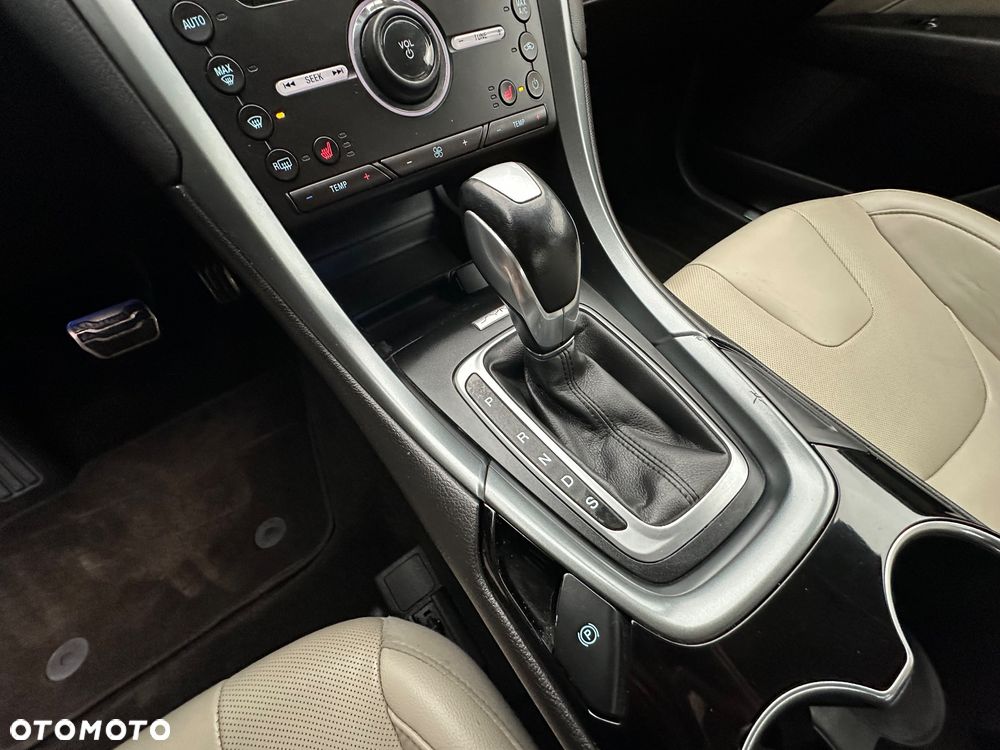 Ford Fusion 2.0 EcoBoost Titanium - 32