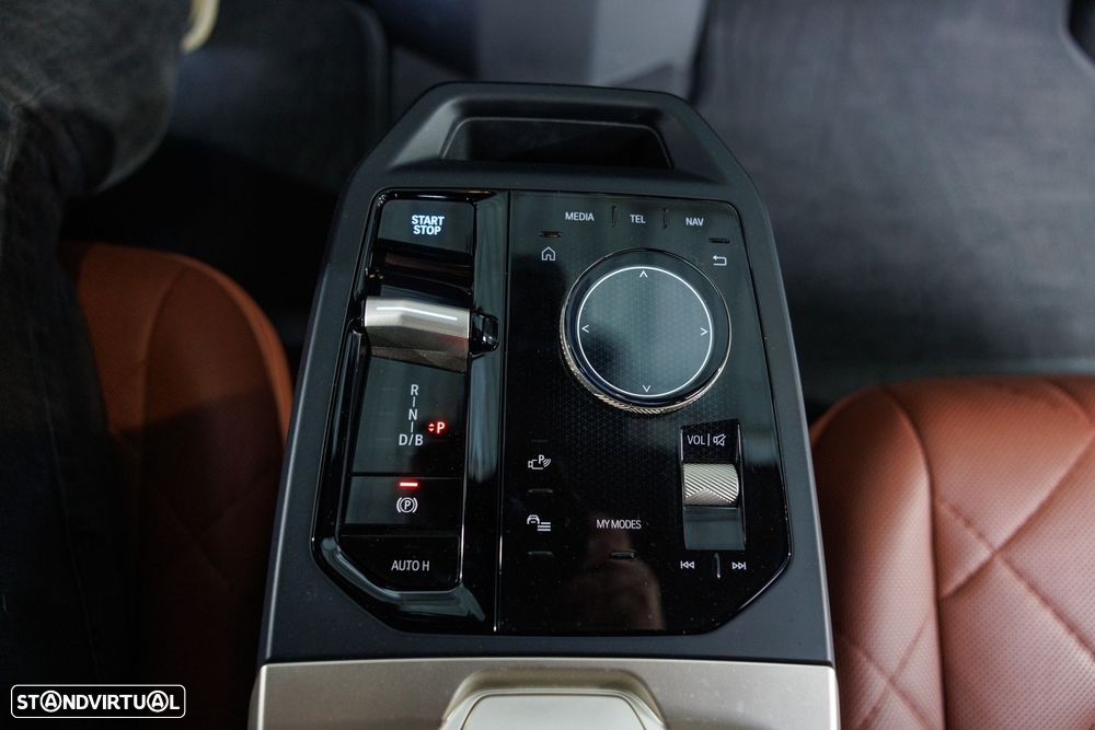 BMW iX xDrive 50 Pack Desportivo - 14