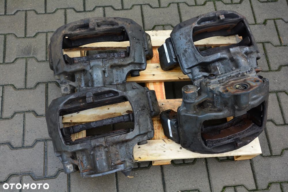 Zacisk hamulcowy przód prawy, SN7000 1 sztuka DAF 1978632 - 1