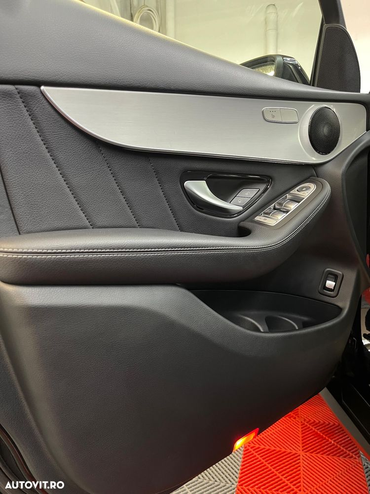 Mercedes-Benz GLC 300 4MATIC - 9