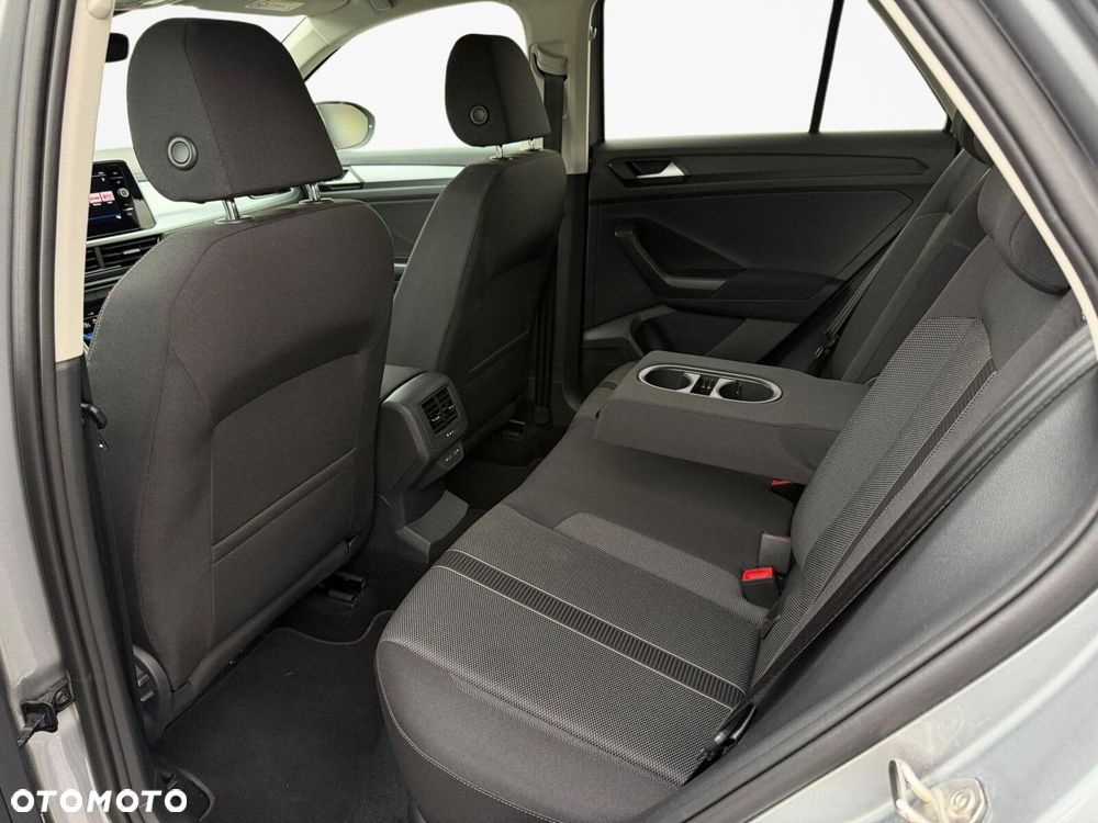 Volkswagen T-Roc - 19