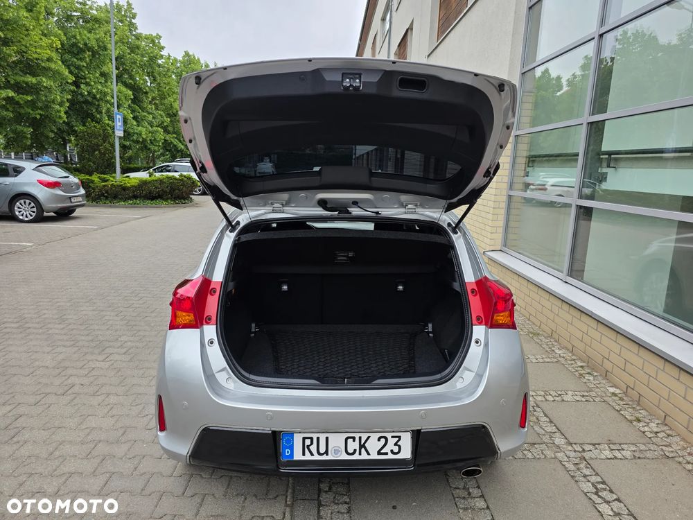 Toyota Auris - 11