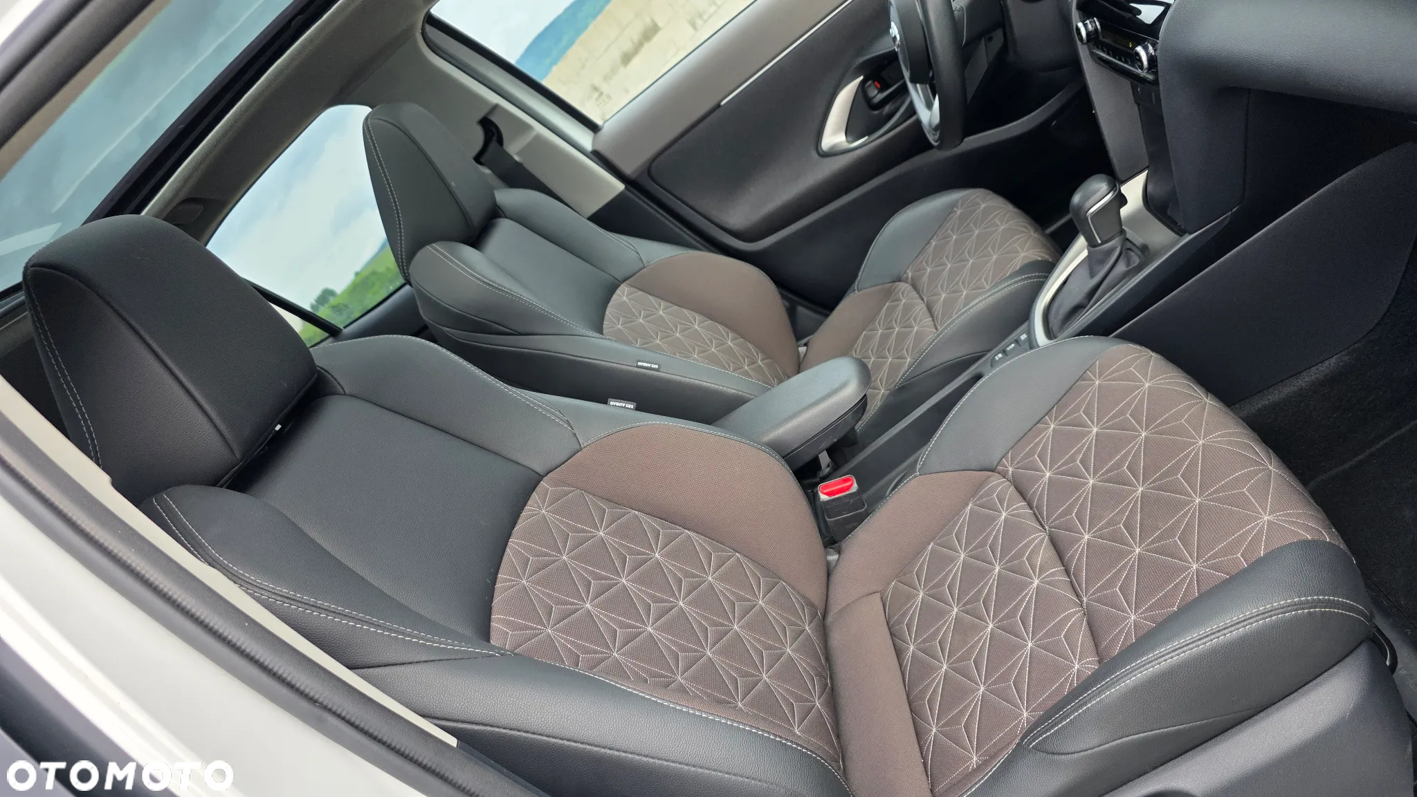 Toyota Yaris Cross Hybrid 1.5 Executive - 14