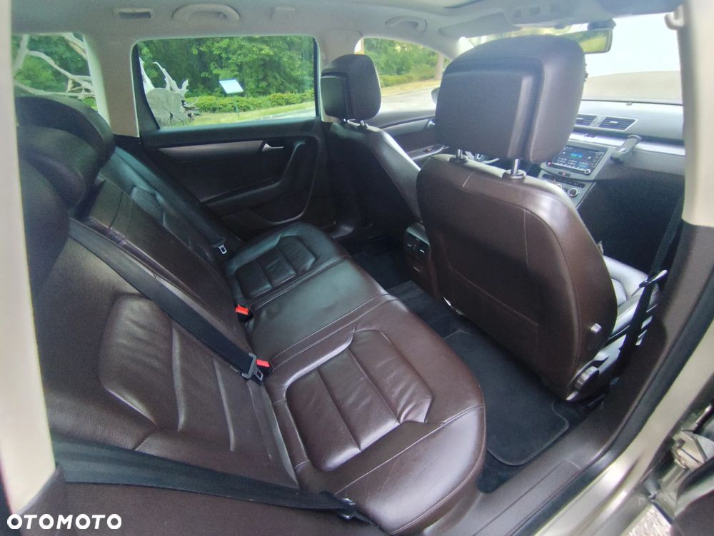 Volkswagen Passat 2.0 TDI DPF BlueMotion Technology Highline - 25