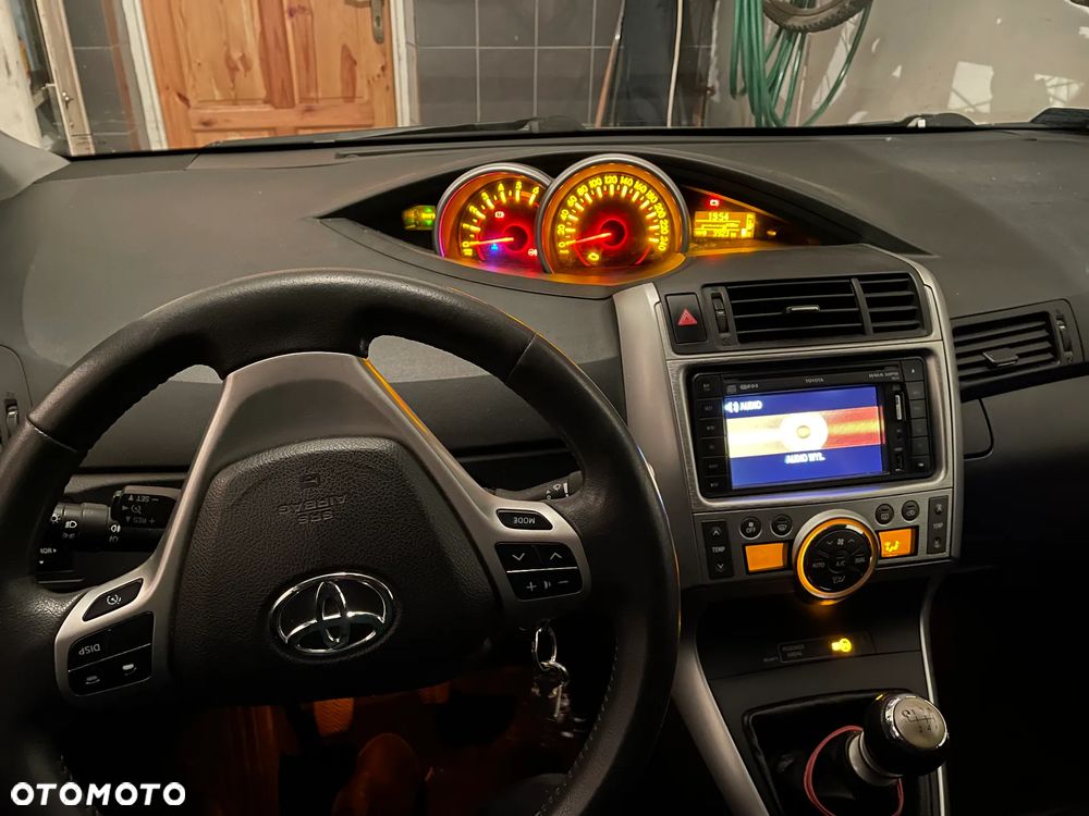Toyota Verso 2.0 D-4D Premium - 36