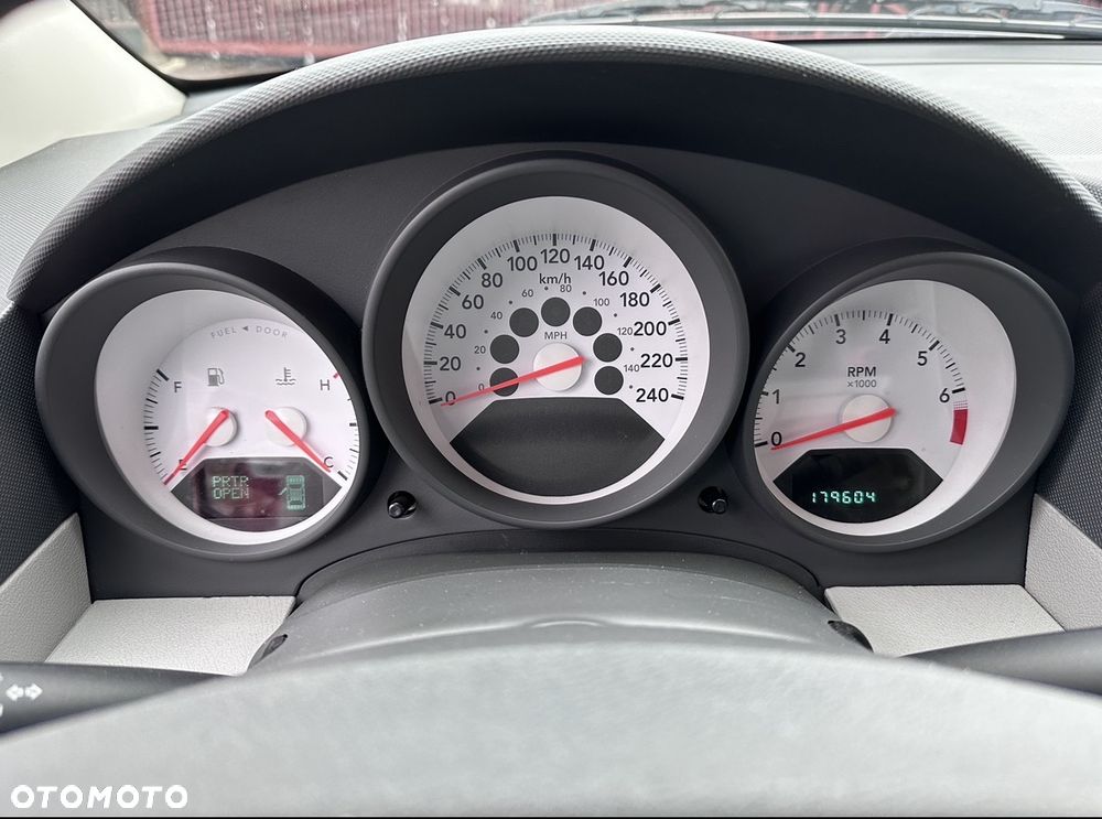 Dodge Caliber - 13