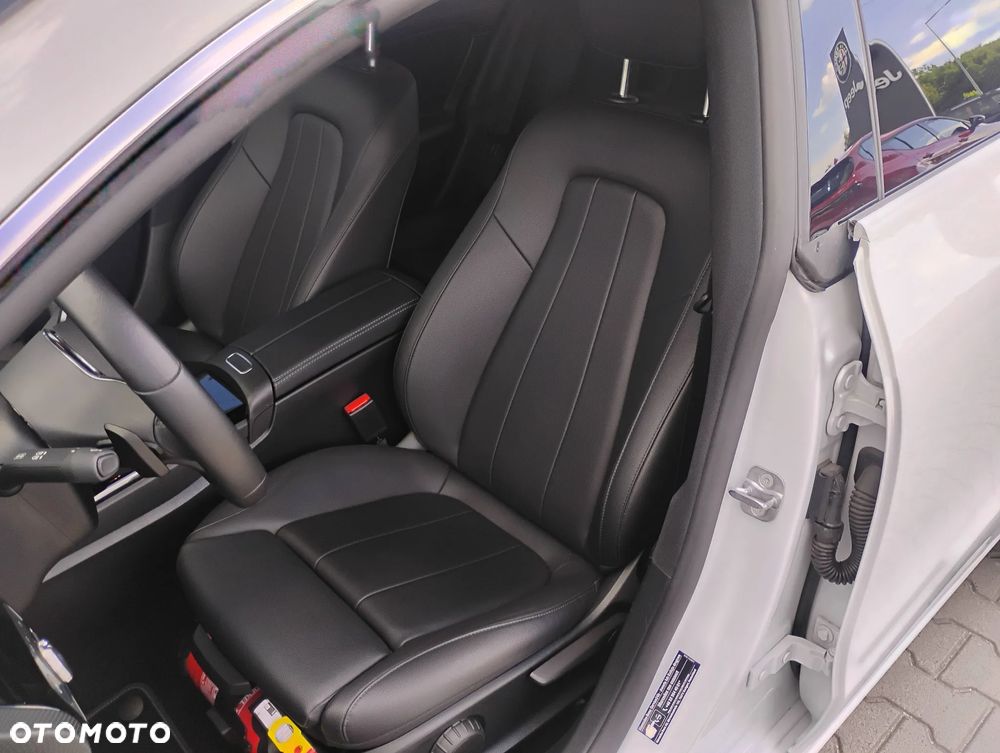 Mercedes-Benz CLA 180 Progressive 7G-DCT - 10