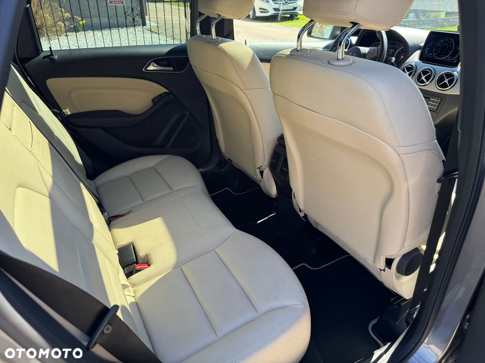 Mercedes-Benz Klasa B 250 4Matic 7G-DCT UrbanStyle Edition - 12