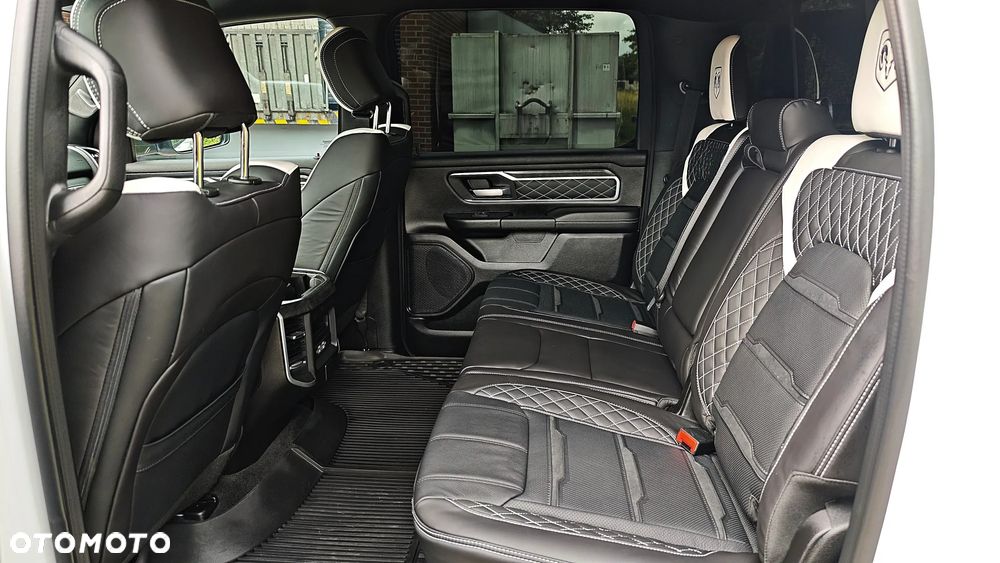 RAM 1500 5.7 Crew Cab Shortbed Bighorn Black - 18
